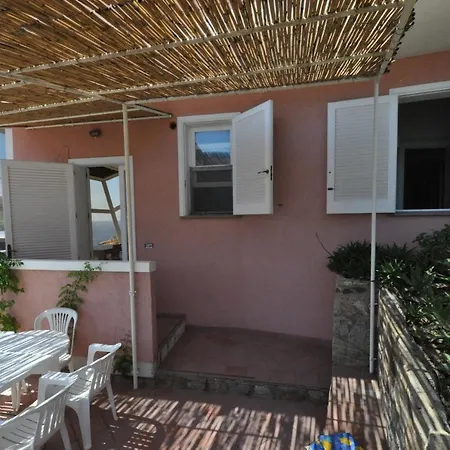 Vetrata Sul Mare Apartment *